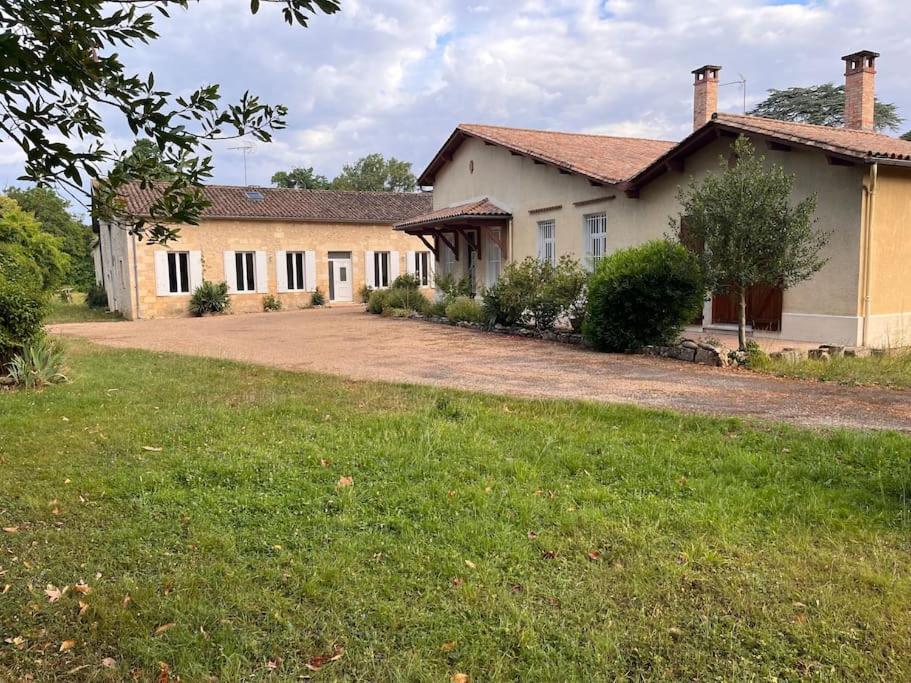 ancien chai rénové dans un parc clos de 3 hectares Lamothe-Montravel Exterior foto