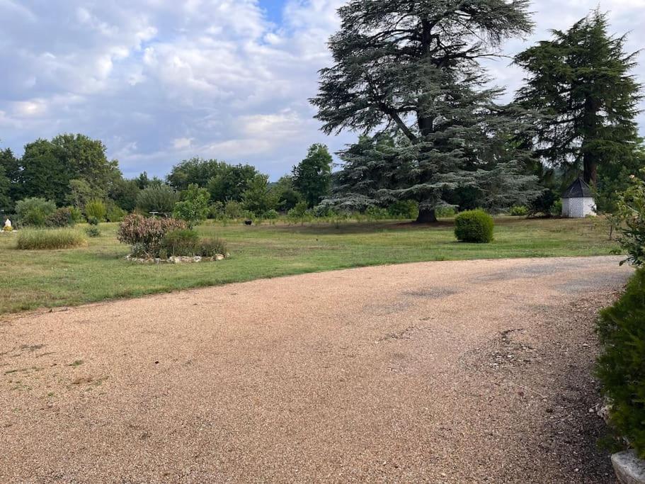 ancien chai rénové dans un parc clos de 3 hectares Lamothe-Montravel Exterior foto