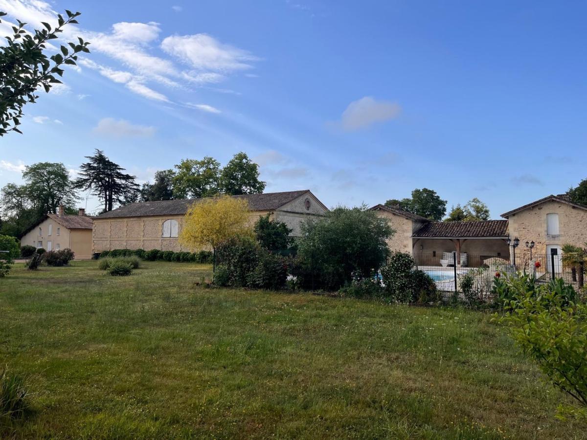 ancien chai rénové dans un parc clos de 3 hectares Lamothe-Montravel Exterior foto
